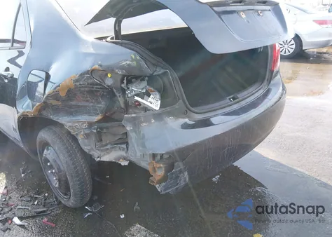 2010 Toyota Yaris z USA, uszkodzony, nr VIN JTDBT4K31A1396434